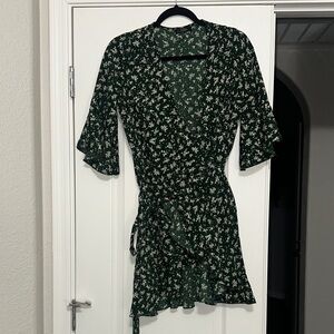 SHEIN Dark Green Floral Wrap Flowy Top size Large